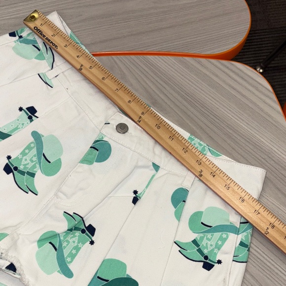 Fantastic Fawn Western style skort. Size large - Picture 5 of 6